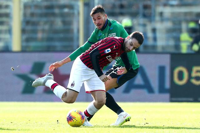 周鹏19分深圳不敌广东 洛夫顿43+18上海胜天津